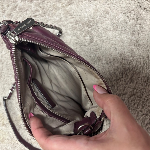 Burgundy Micheal Kors crossbody with lots of pockets - Picture 3 of 4